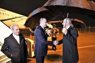 دکترحسین امیرعبداللهیان وزیرامورخارجه با استقبال‌احمد قربان اف معاون وزیر امور خارجه ترکمنستان وارد فرودگاه عشق‌آباد شد.
